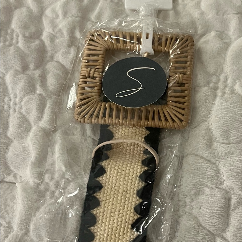 Natural Black Rectangular
Rattan Crochet Trim Belt - Picture 5 of 6